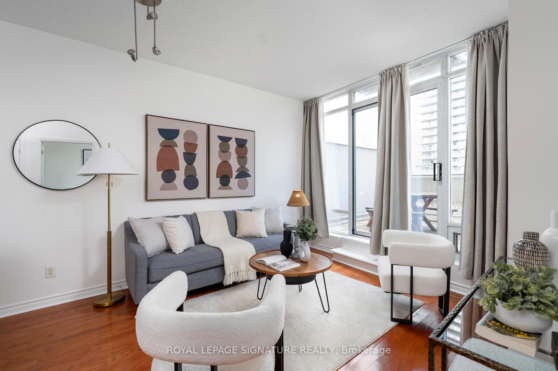 1 Bedroom Condo at 15 Windermere, Toronto For sale