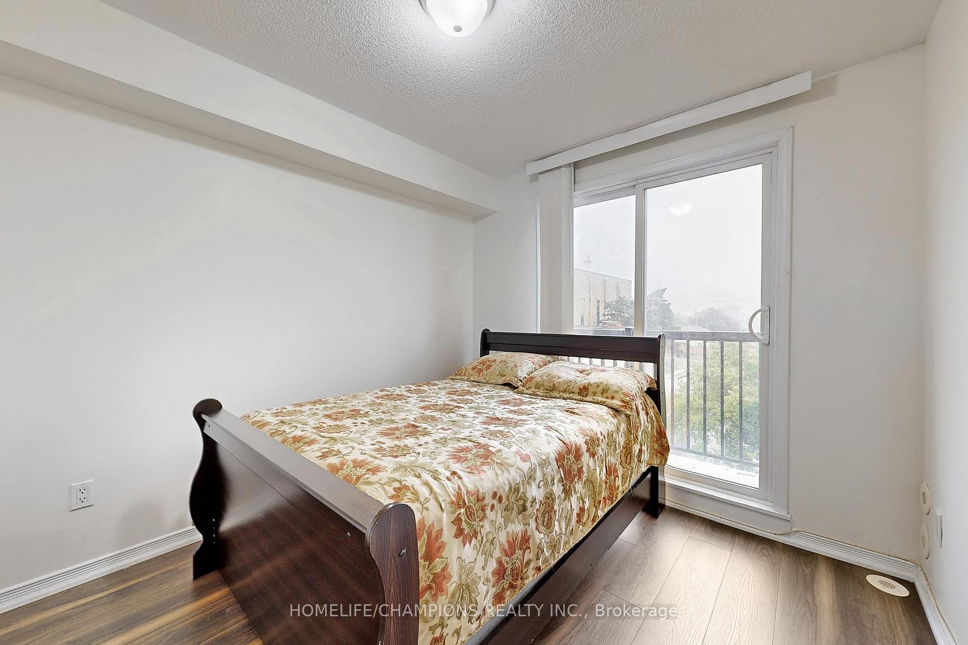 2 Bedrooms Condo at 35 Strangford, Toronto For sale