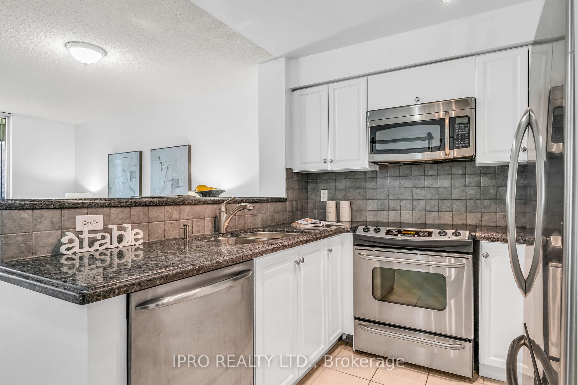 3 Bedrooms Condo at 23 Lorraine, Toronto For sale
