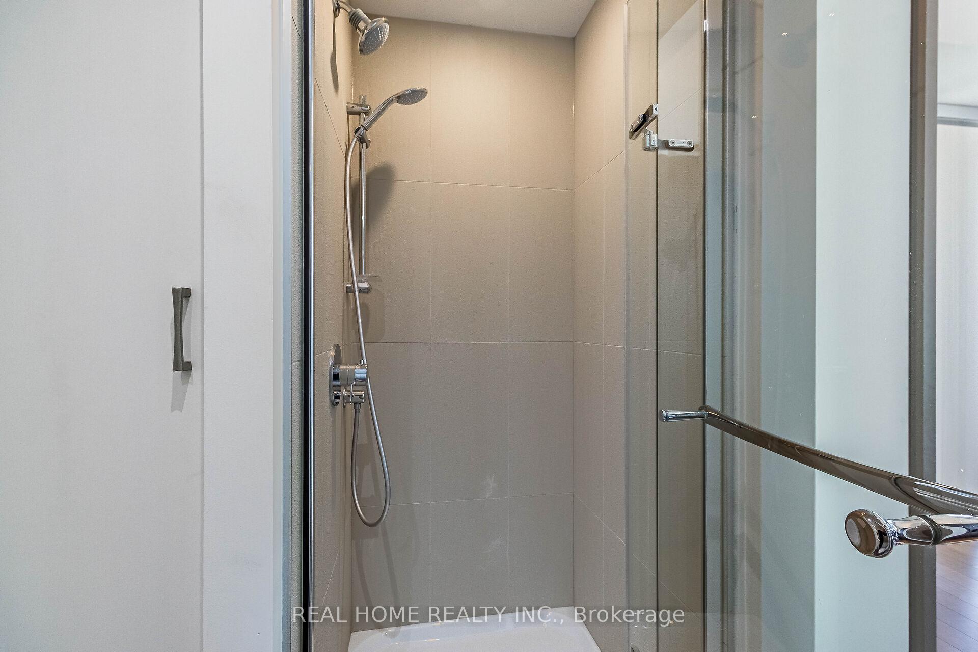 2 Bedrooms Condo at 15 Grenville,  Toronto For sale