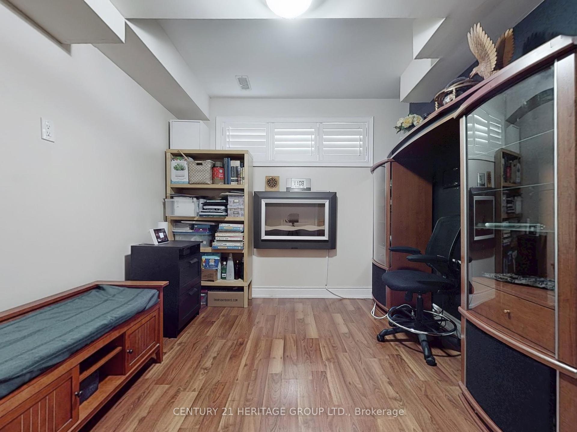 4 Bedrooms Condo at 127 Mill, Toronto For sale