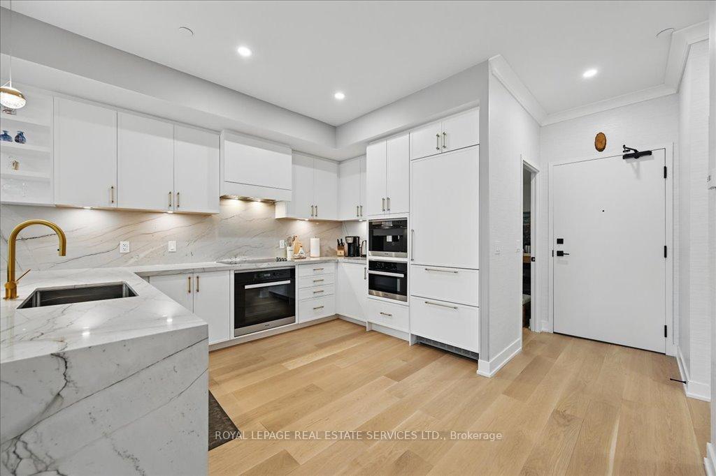 3 Bedrooms Condo at 2489 Taunton, Oakville For sale