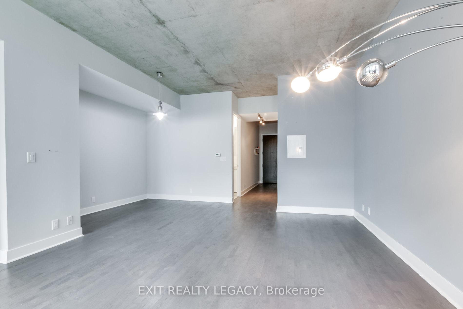 1 Bedroom Condo at 399 Adelaide,  Toronto For sale