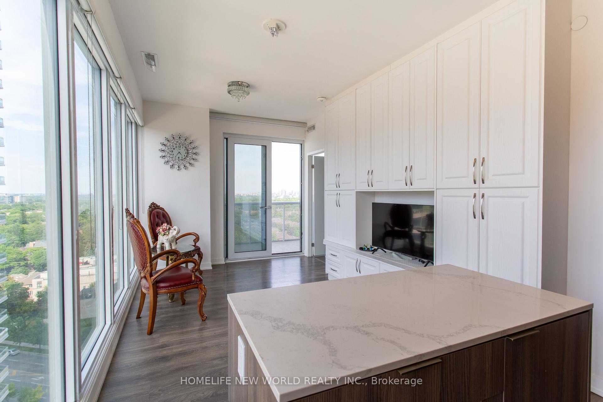 2 Bedrooms Condo at 15 Holmes, Toronto For sale