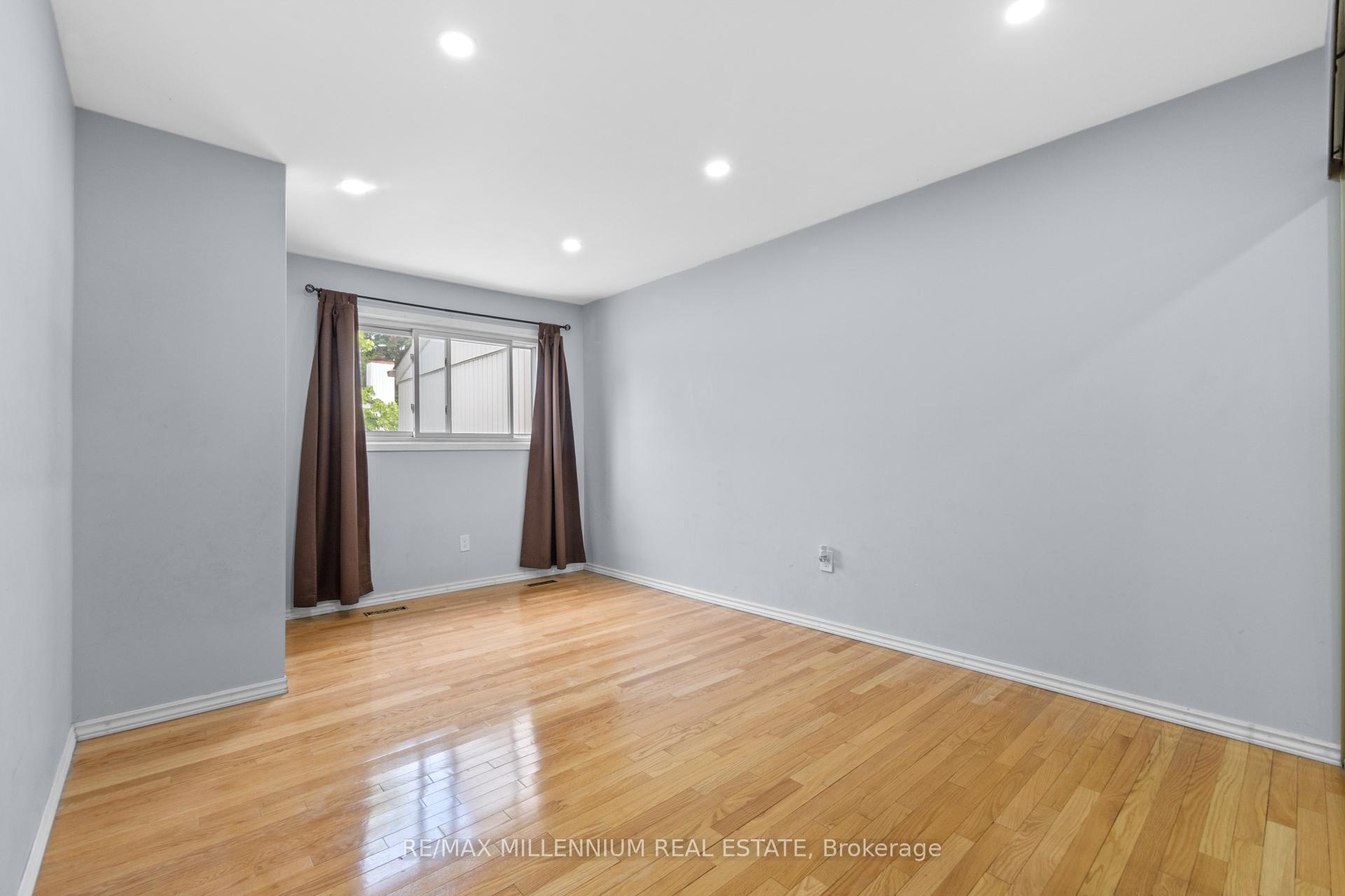 4 Bedrooms Condo at 3339 Council Ring, Mississauga For sale