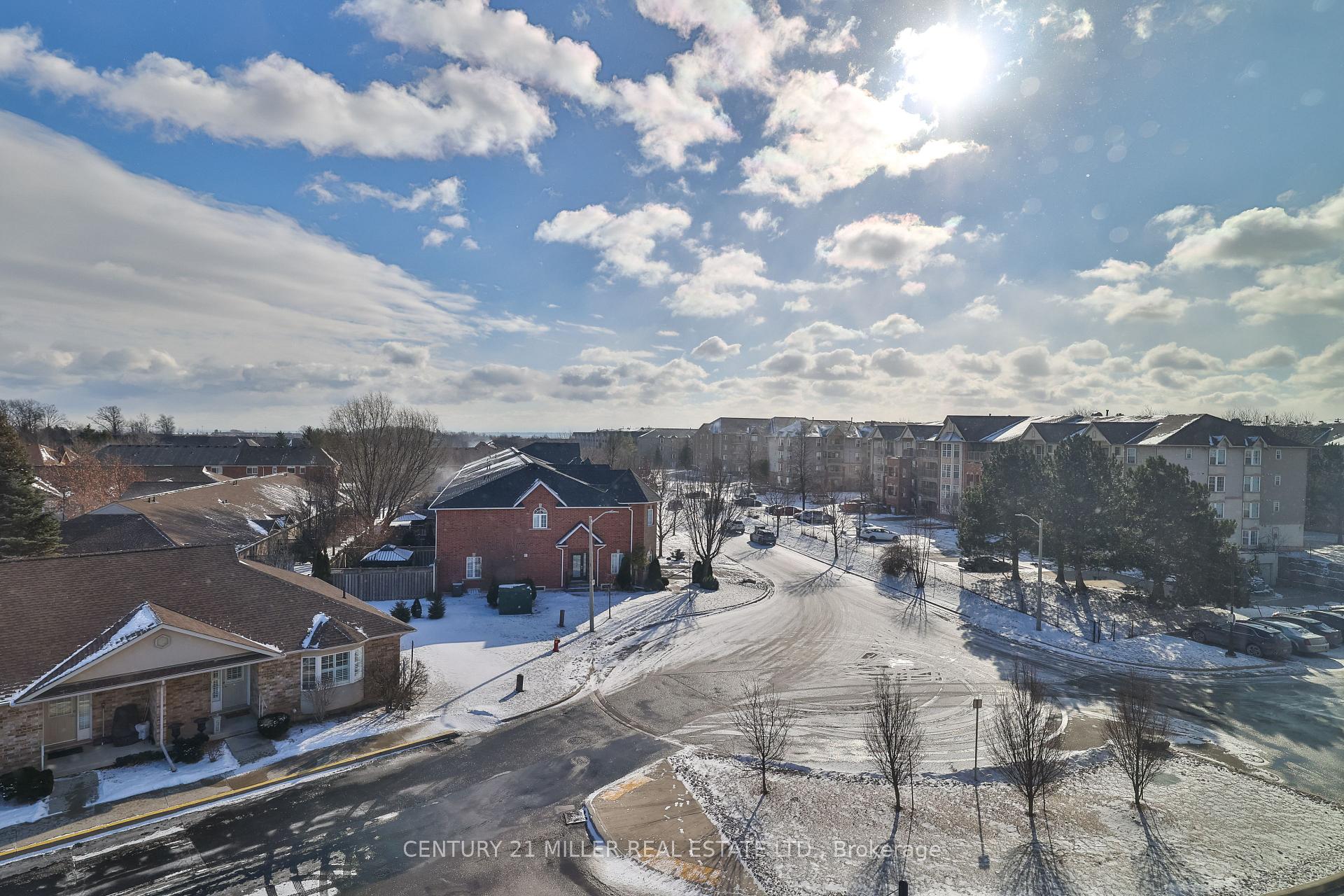 2 Bedrooms Condo at 4040 Upper Middle, Burlington For sale
