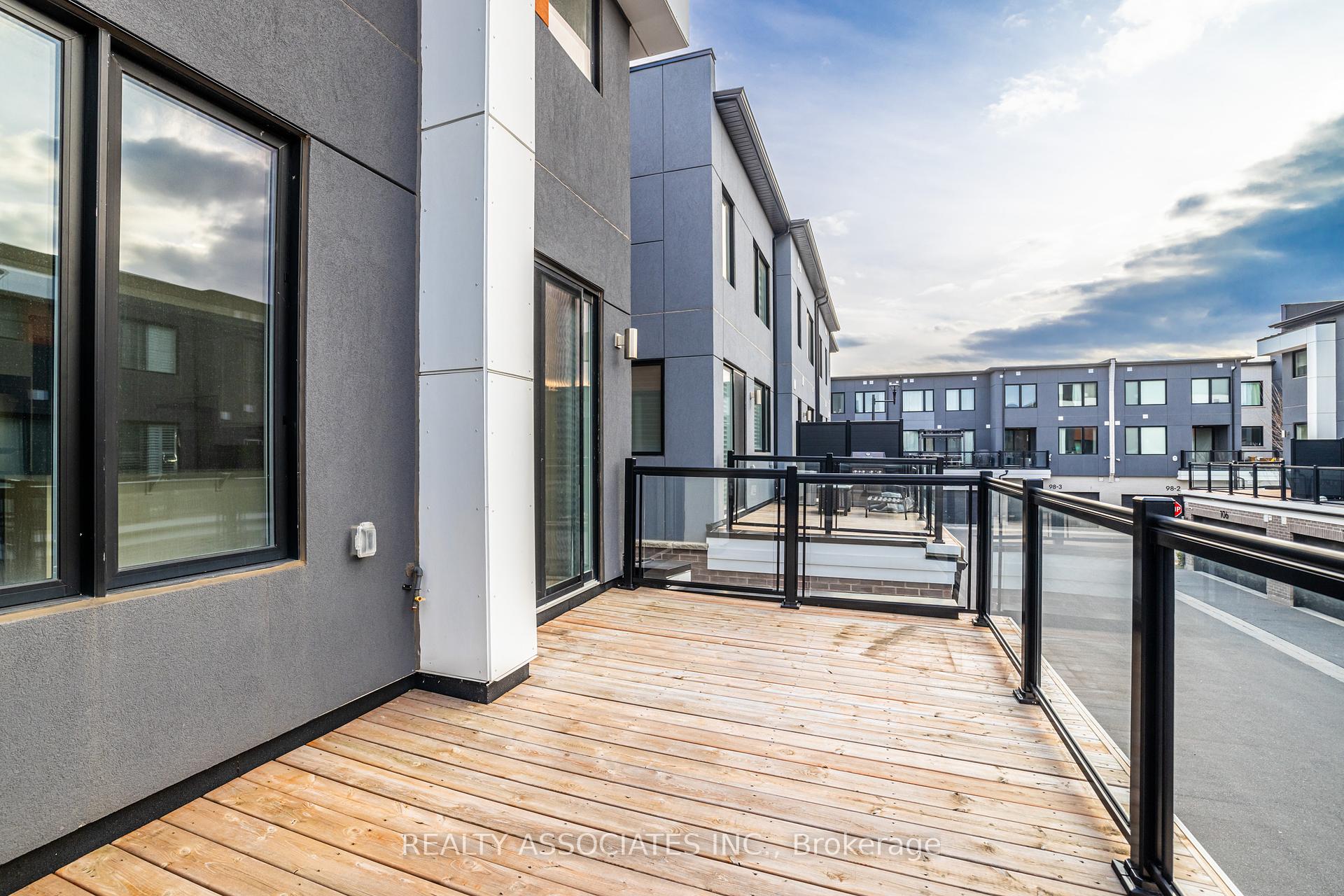 4 Bedrooms Condo at 133 Grovewood, Oakville For sale