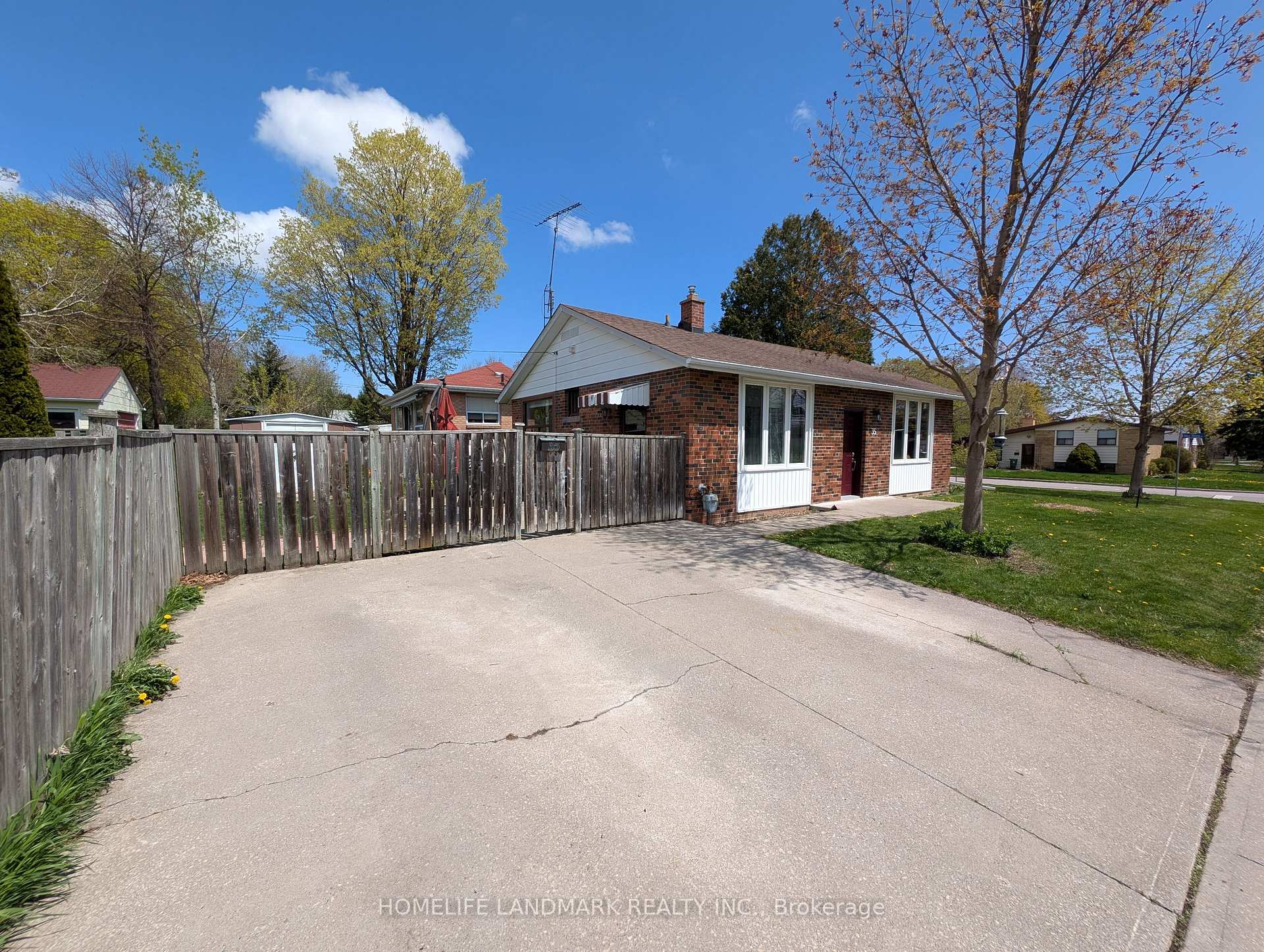 35 Benshire Drive, Toronto, ON M1H 1M3