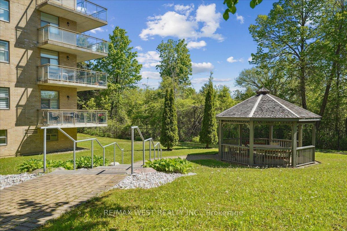 2 Bedrooms Condo at 2502 Rutherford, Vaughan For sale