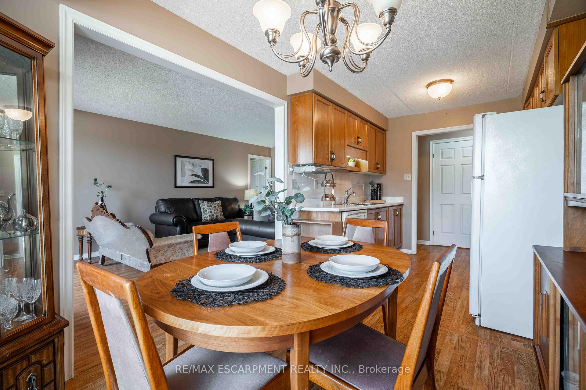 2 Bedrooms Condo at 416 Limeridge, Hamilton For sale
