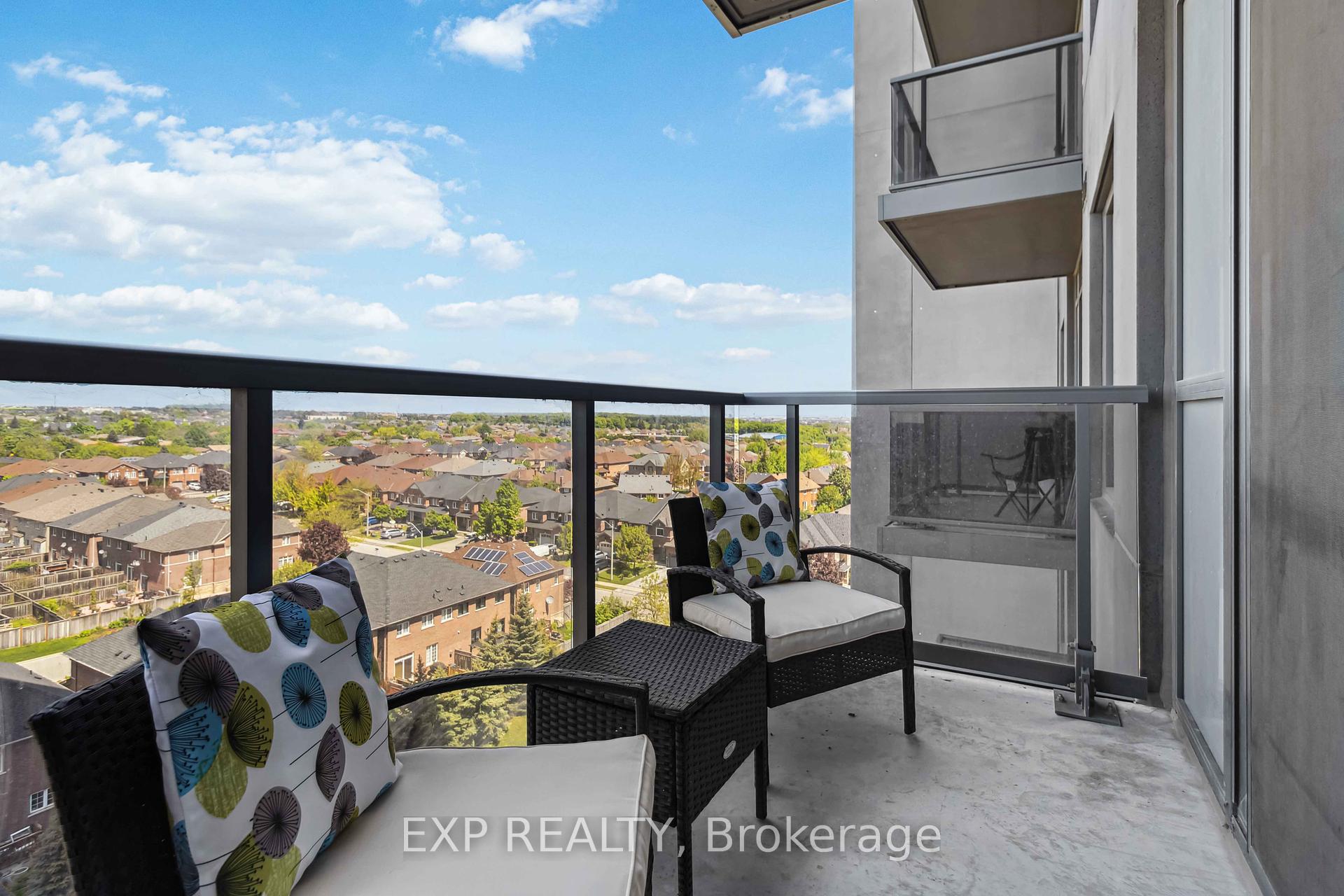 2 Bedrooms Condo at 8 Nahani, Mississauga For sale