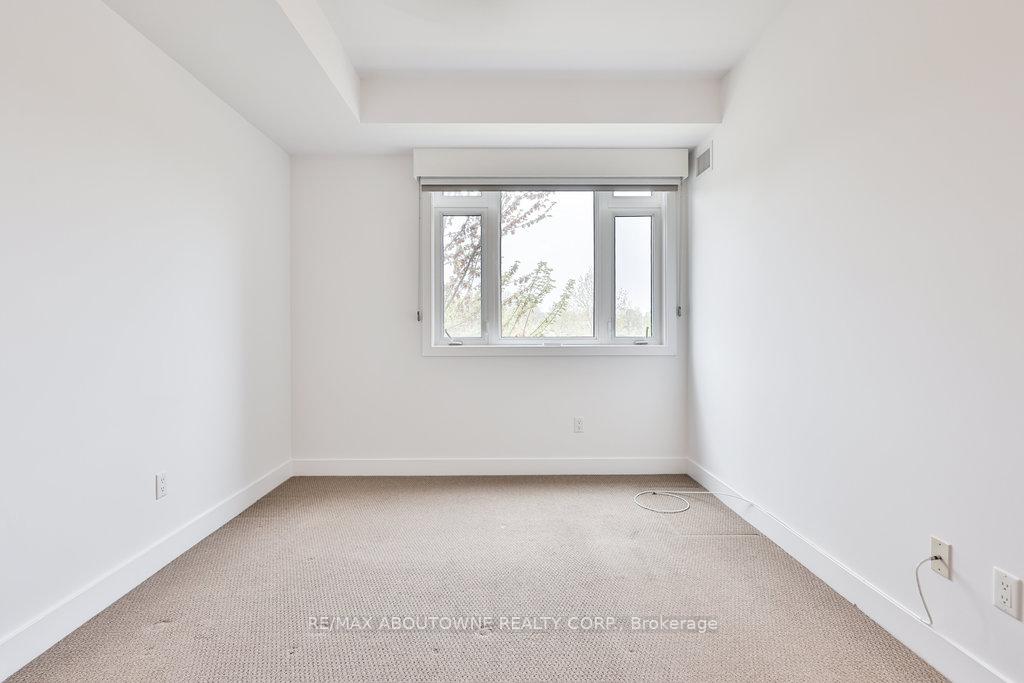 2 Bedrooms Condo at 128 Garden, Oakville For sale