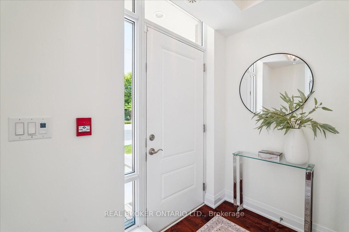 3 Bedrooms Condo at 191 Duplex, Toronto For sale