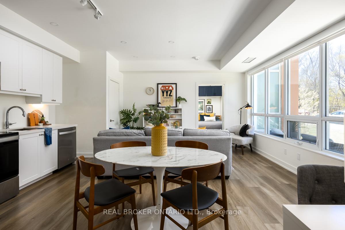 3 Bedrooms Condo at 10 Wilby, Toronto For sale