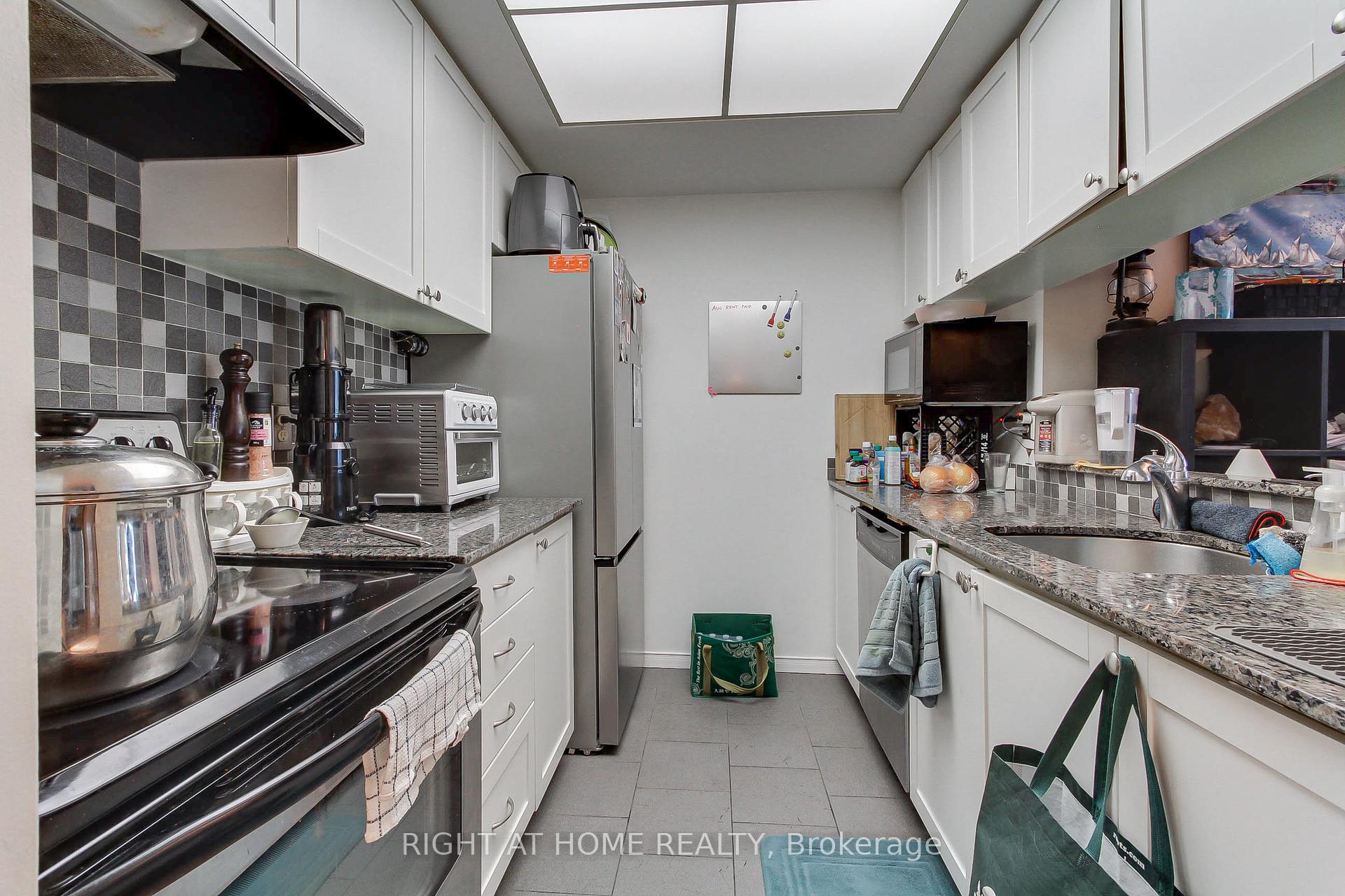 1 Bedroom Condo at 77 Harbour, Toronto For sale