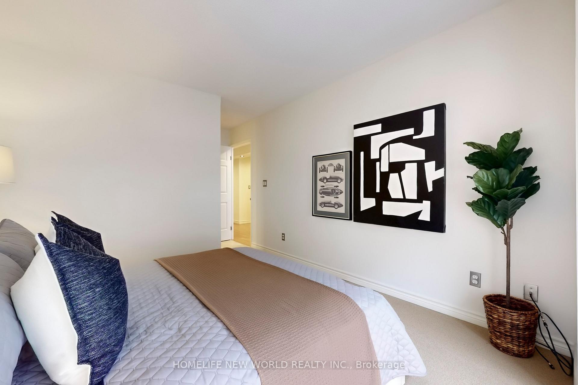 3 Bedrooms Condo at 7 Carlton, Toronto For sale