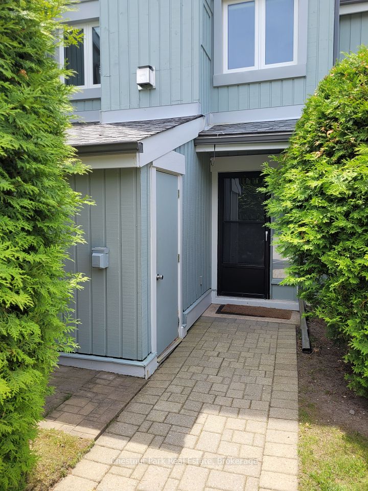 100 Fairway Crescent