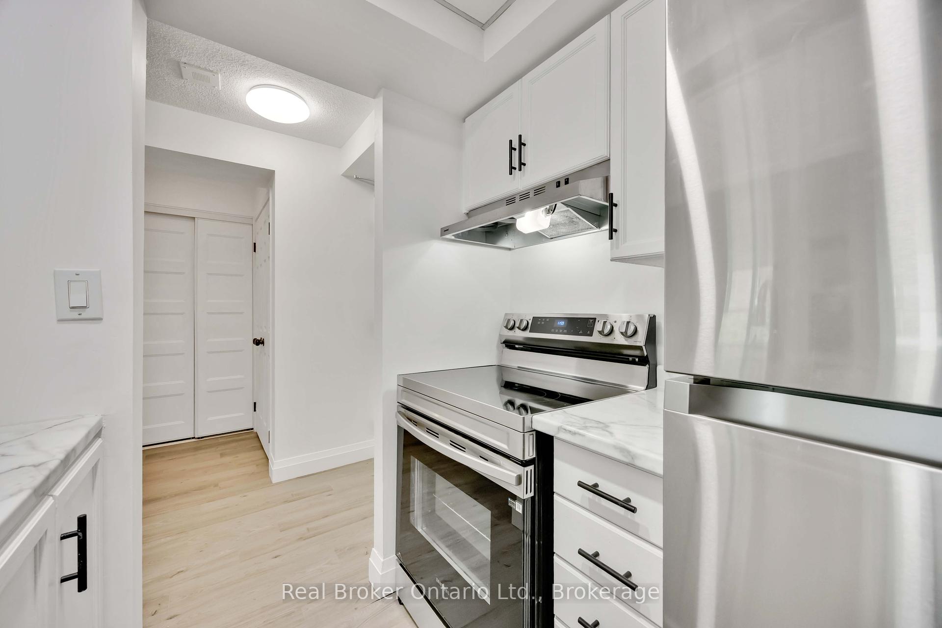 2 Bedrooms Condo at 222 The Esplanade, Toronto For sale