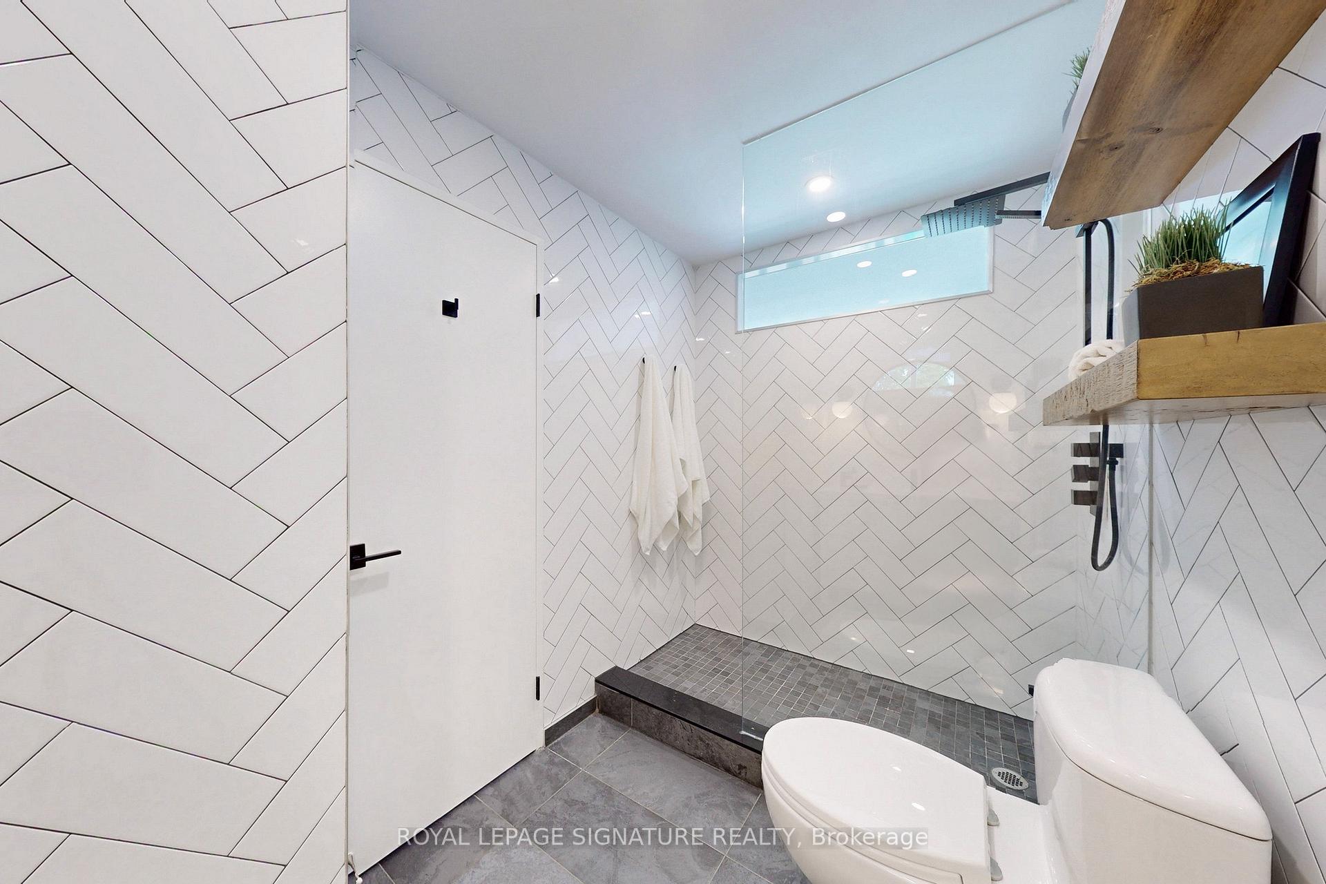 2 Bedrooms Condo at 901 Queen, Toronto For sale