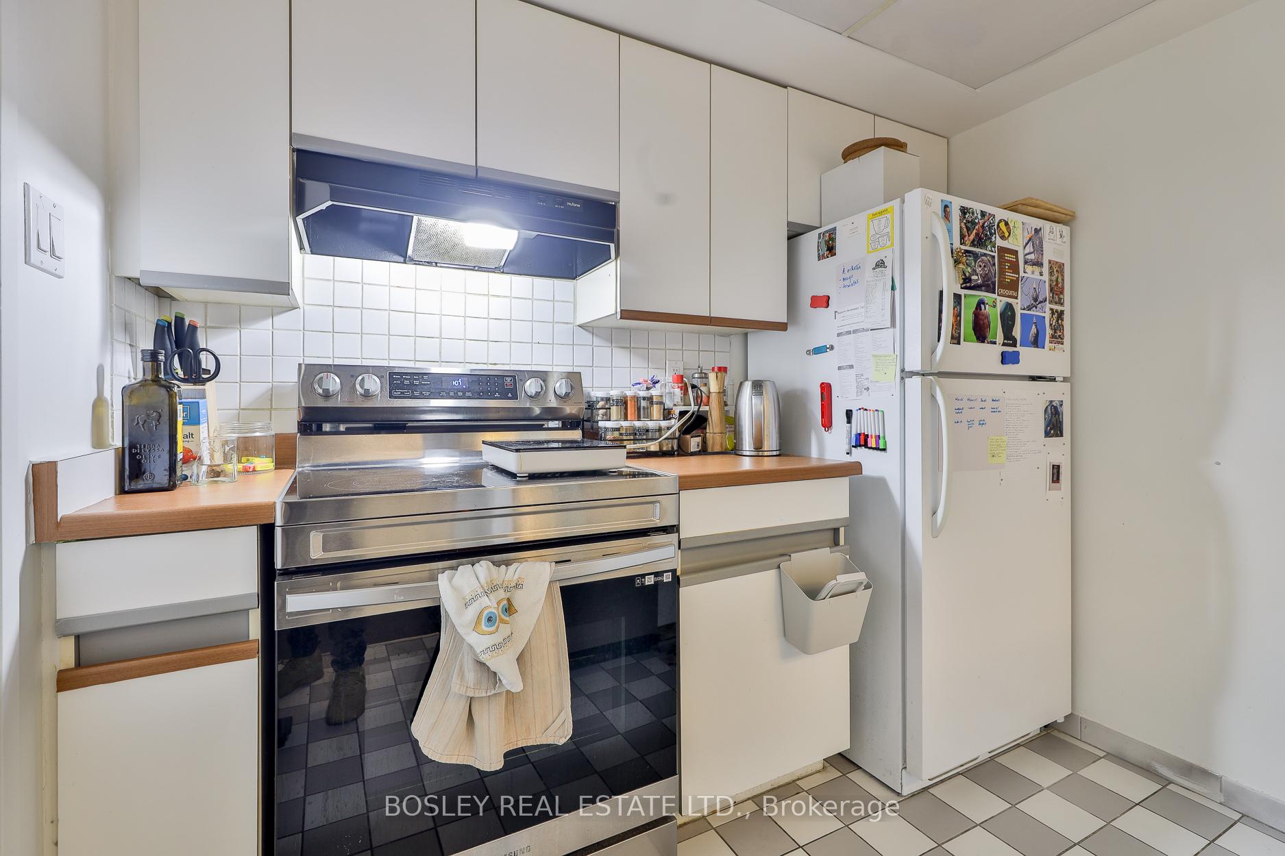 2 Bedrooms Condo at 1001 Bay, Toronto For sale