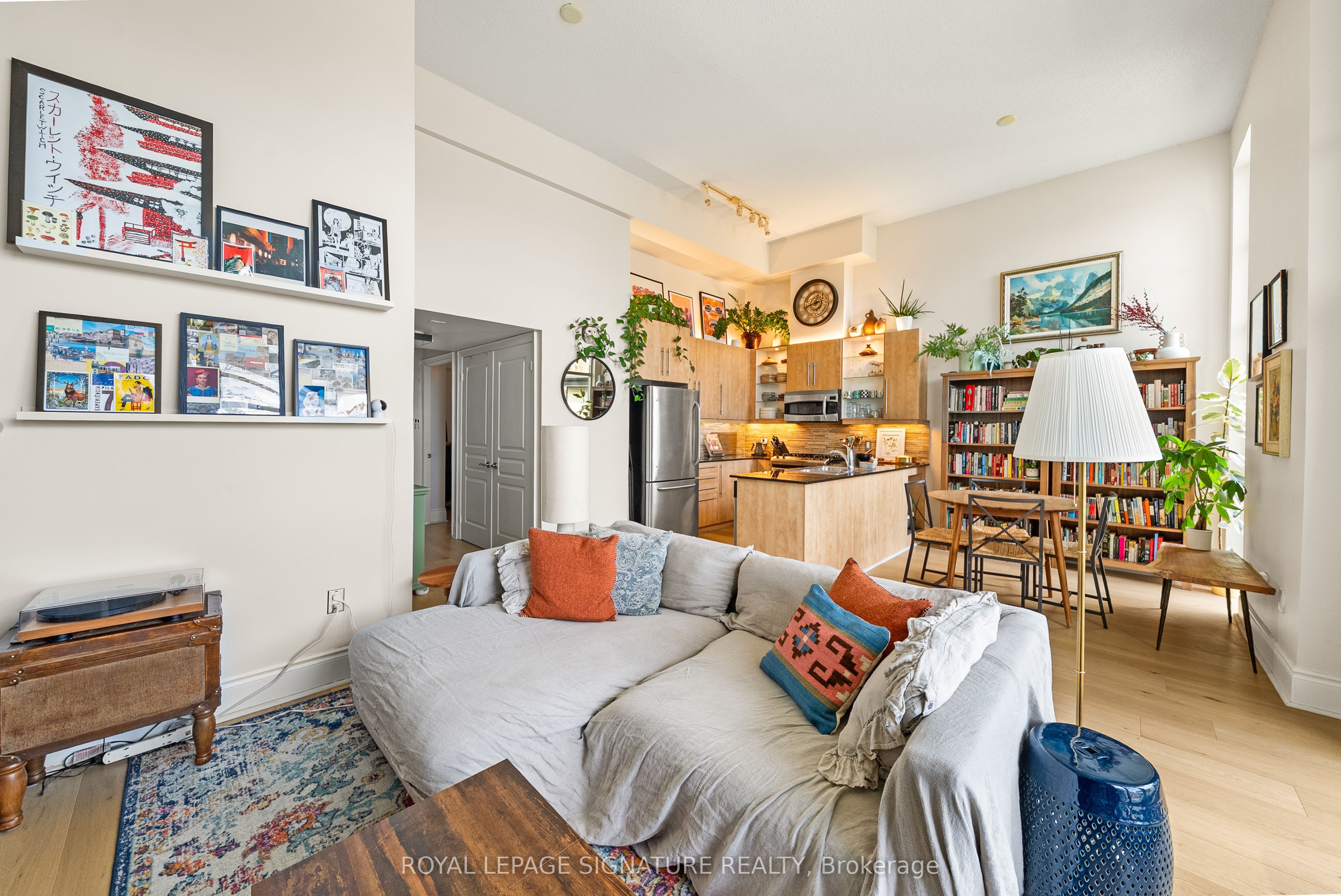 437 Roncesvalles Avenue, #423