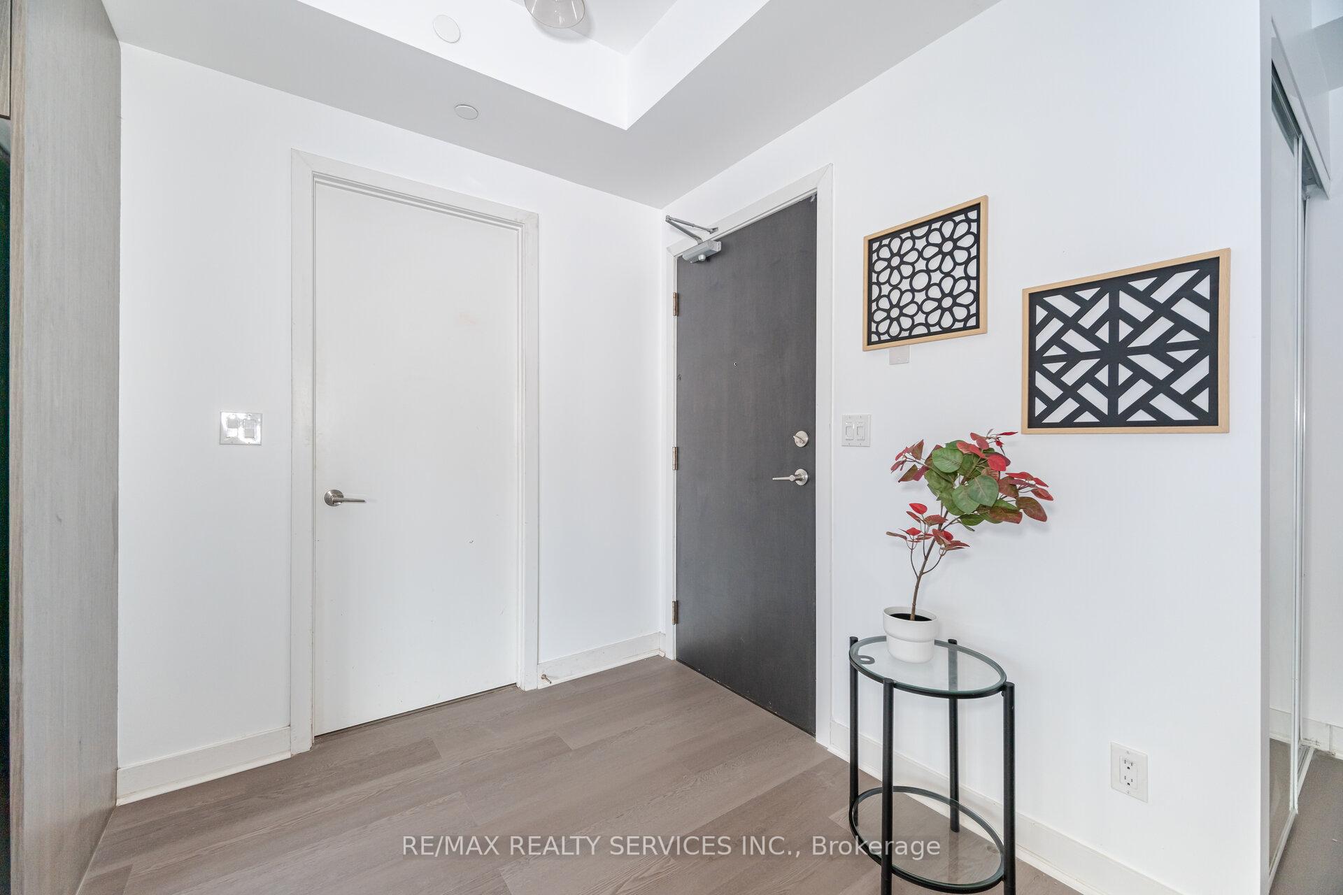 1 Bedroom Condo at 50 Bruyeres, Toronto For sale
