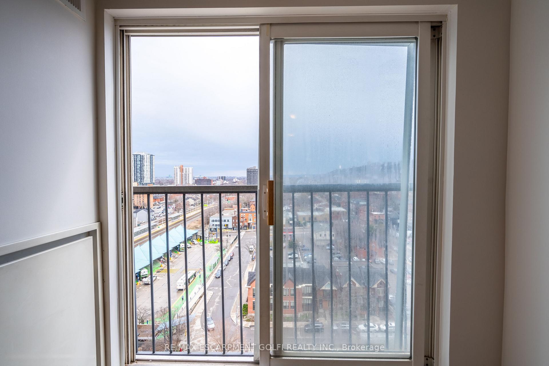 2 Bedrooms Condo at 135 James, Hamilton For sale