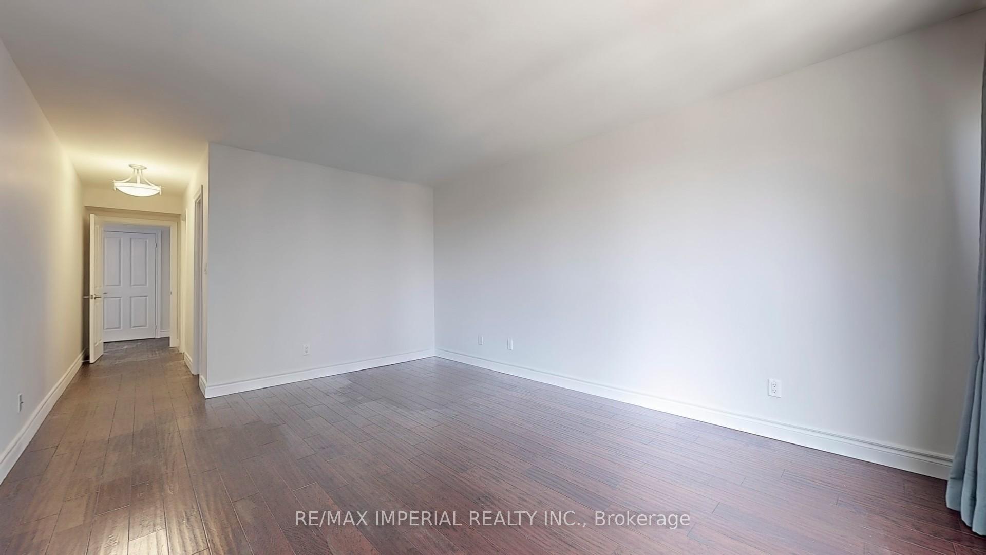 3 Bedrooms Condo at 18 Hollywood, Toronto For sale
