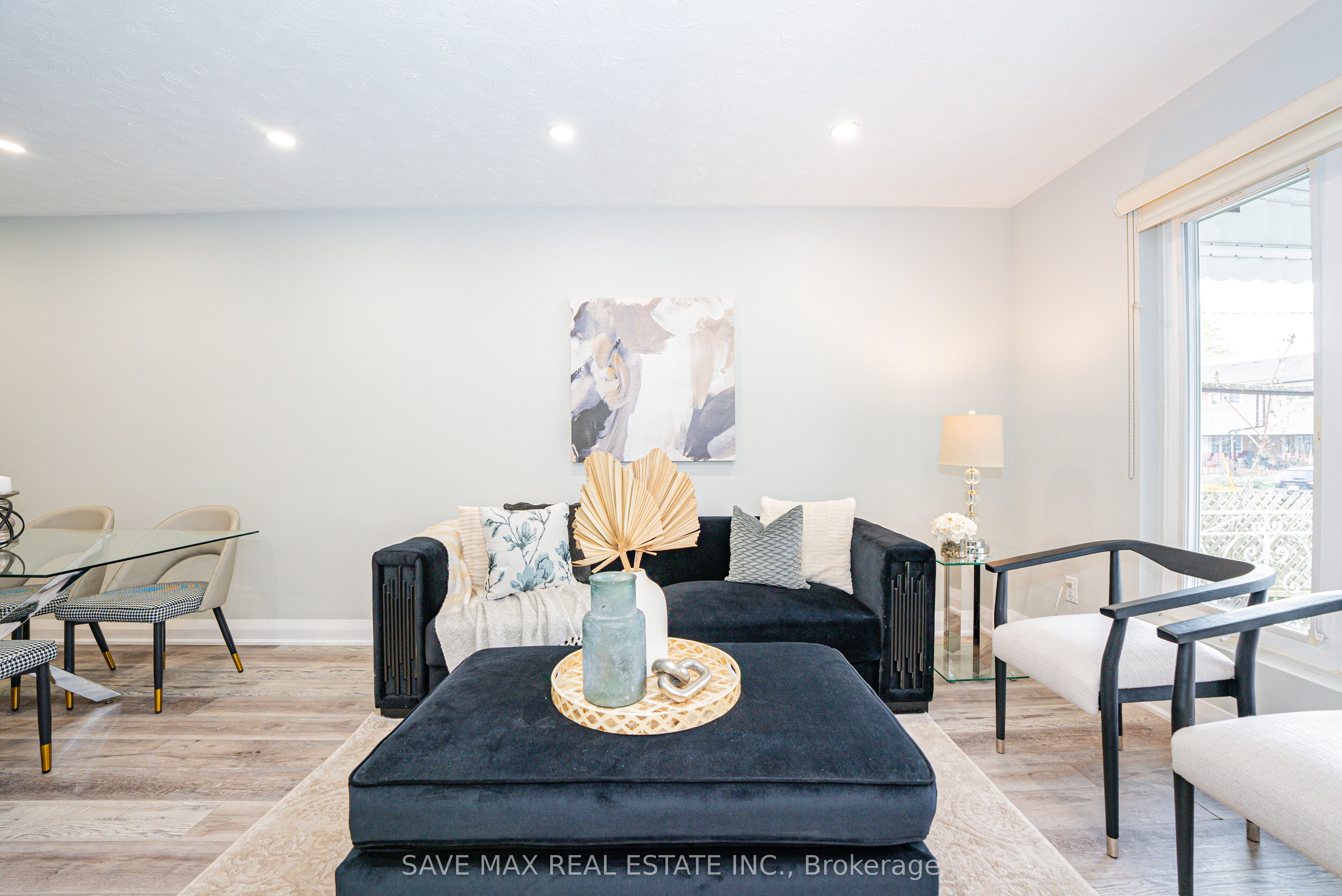118 Saint Lucie Drive, Toronto, ON M9M 1T3