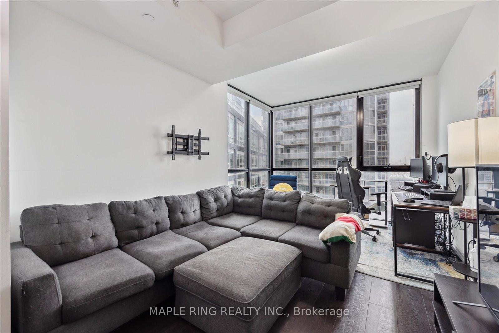 2 Bedrooms Condo at 2916 Highway 7, Vaughan For sale