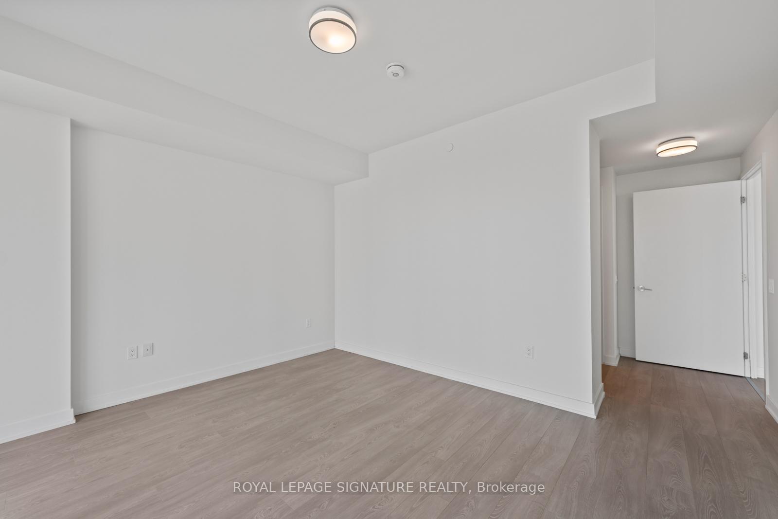 3 Bedrooms Condo at 15 Queens, Toronto For sale
