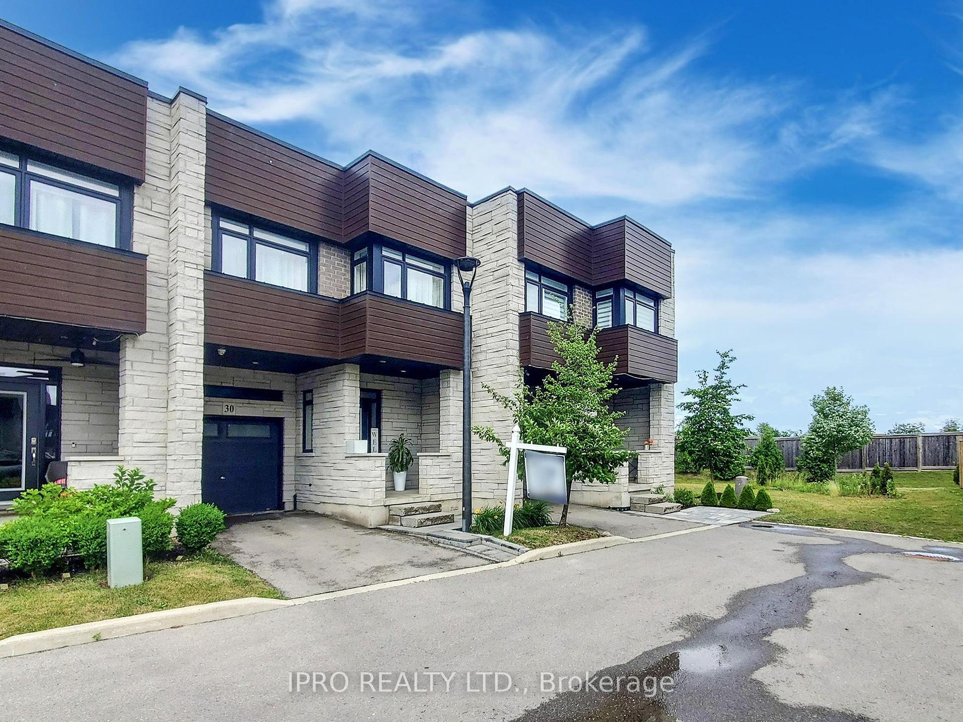 3 Bedrooms Condo at 35 Midhurst, Hamilton For sale