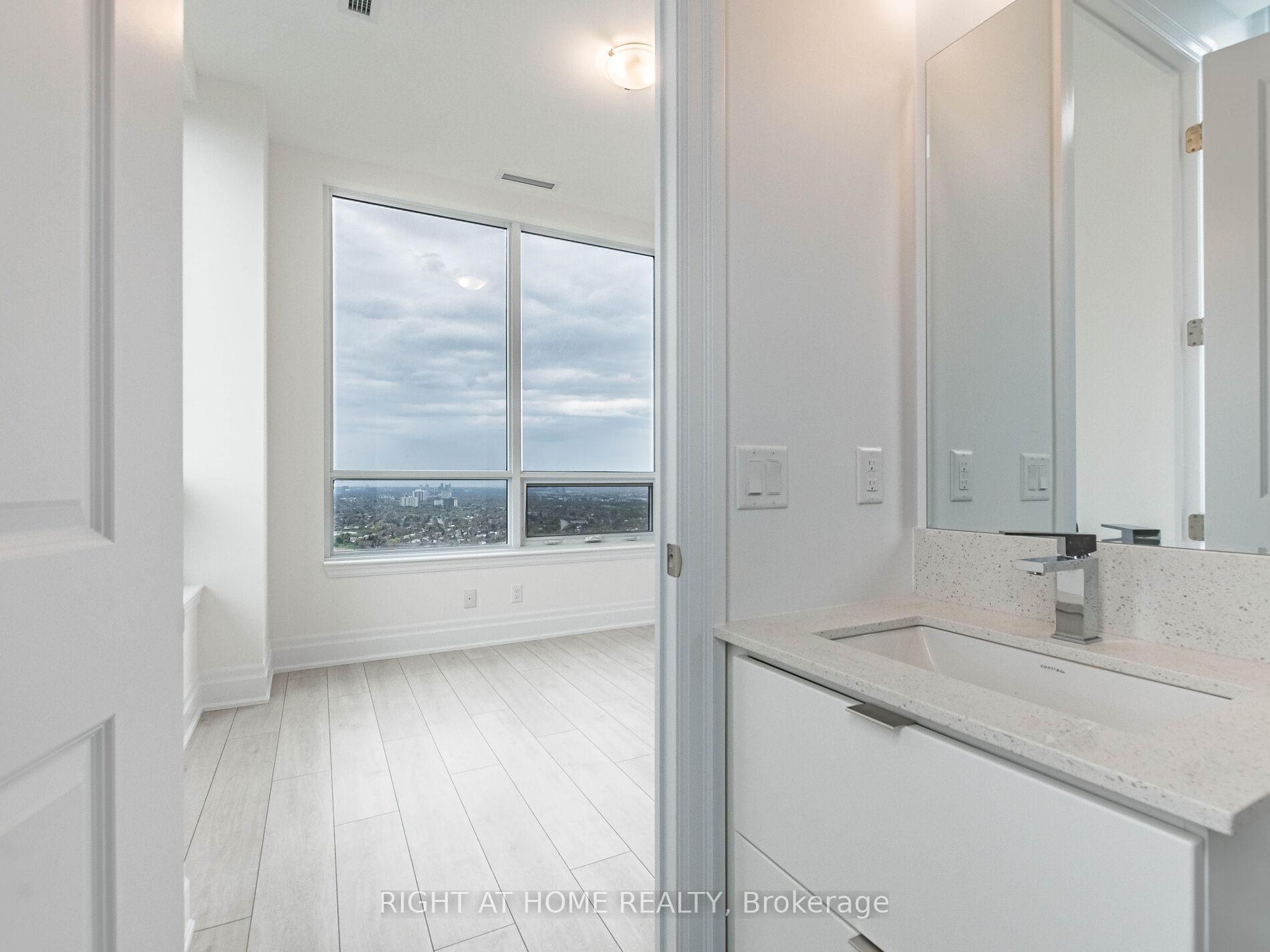 2 Bedrooms Condo at 30 Elm,  Mississauga For sale