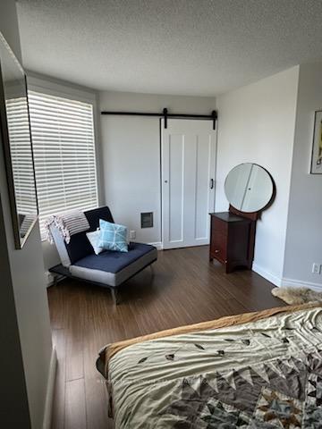 2 Bedrooms Condo at 61 Markbrook, Toronto For sale