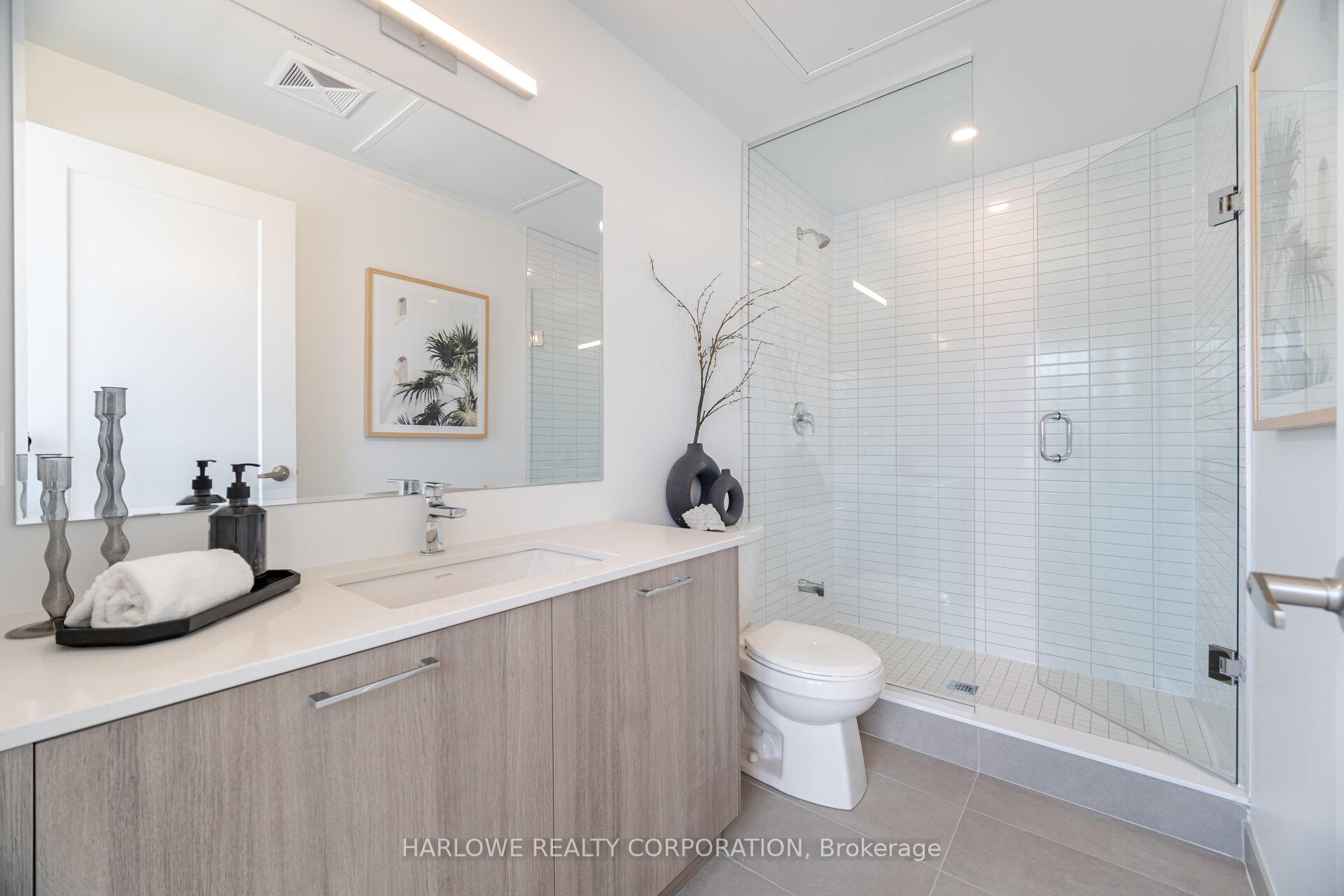 3 Bedrooms Condo at 274 Ironside, Oakville For sale