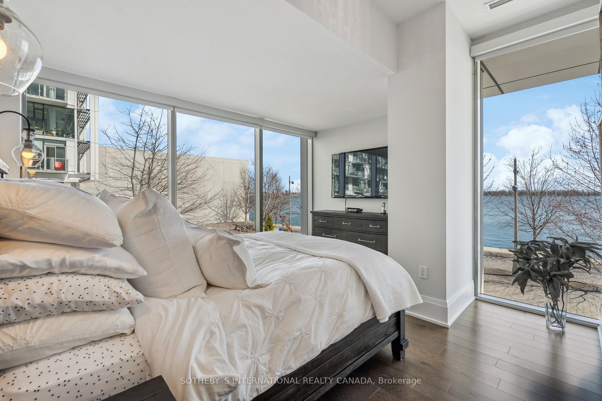 3 Bedrooms Condo at 39 Queens,  Toronto For sale