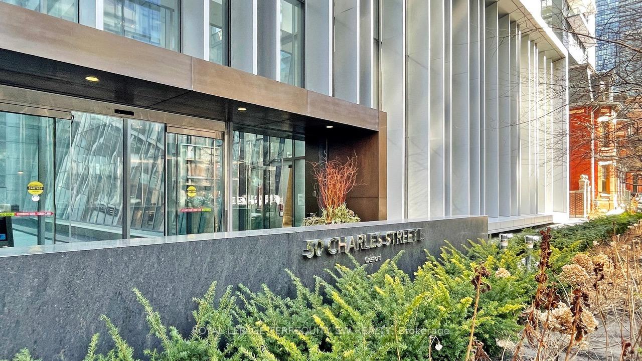 2 Bedrooms Condo at 50 Charles, Toronto For sale