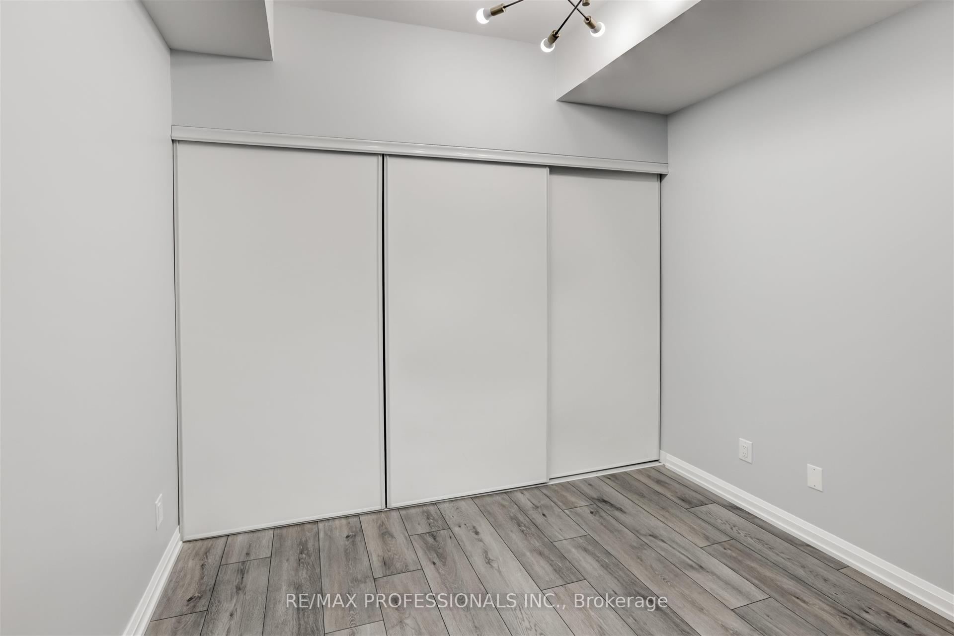 3 Bedrooms Condo at 10 Brin, Toronto For sale