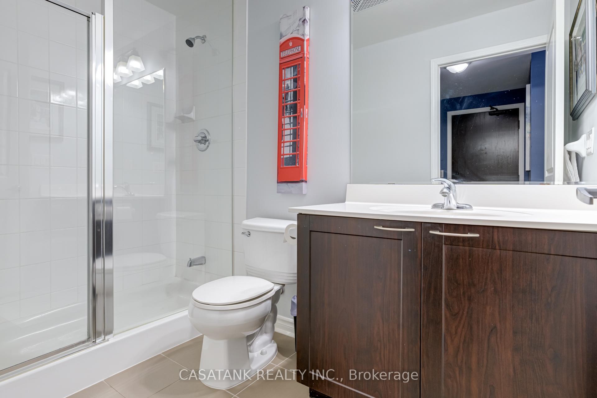 3 Bedrooms Condo at 385 Prince Of Wales, Mississauga For sale