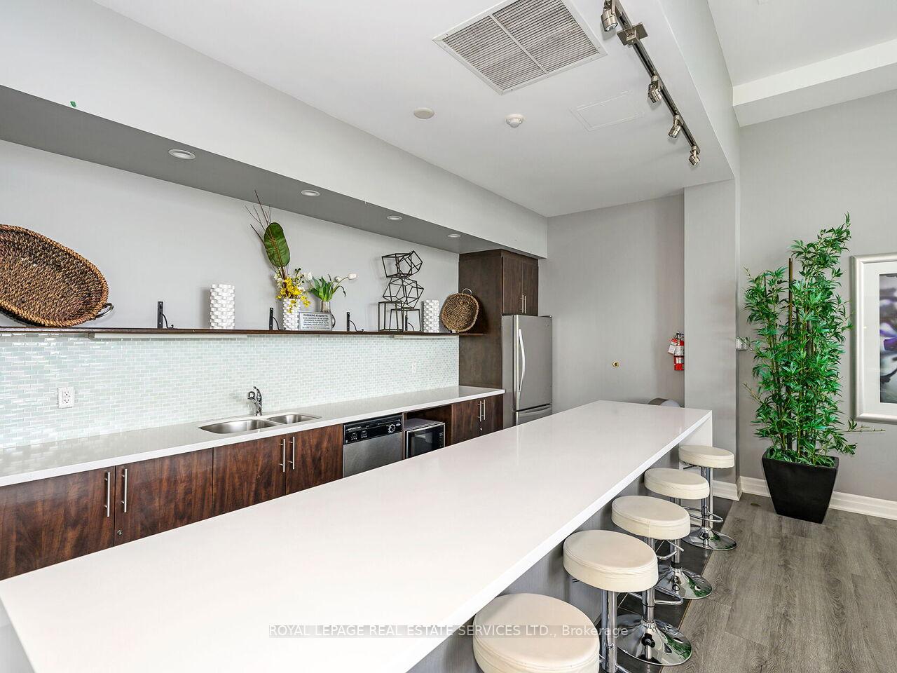 2 Bedrooms Condo at 628 Fleet, Toronto For sale