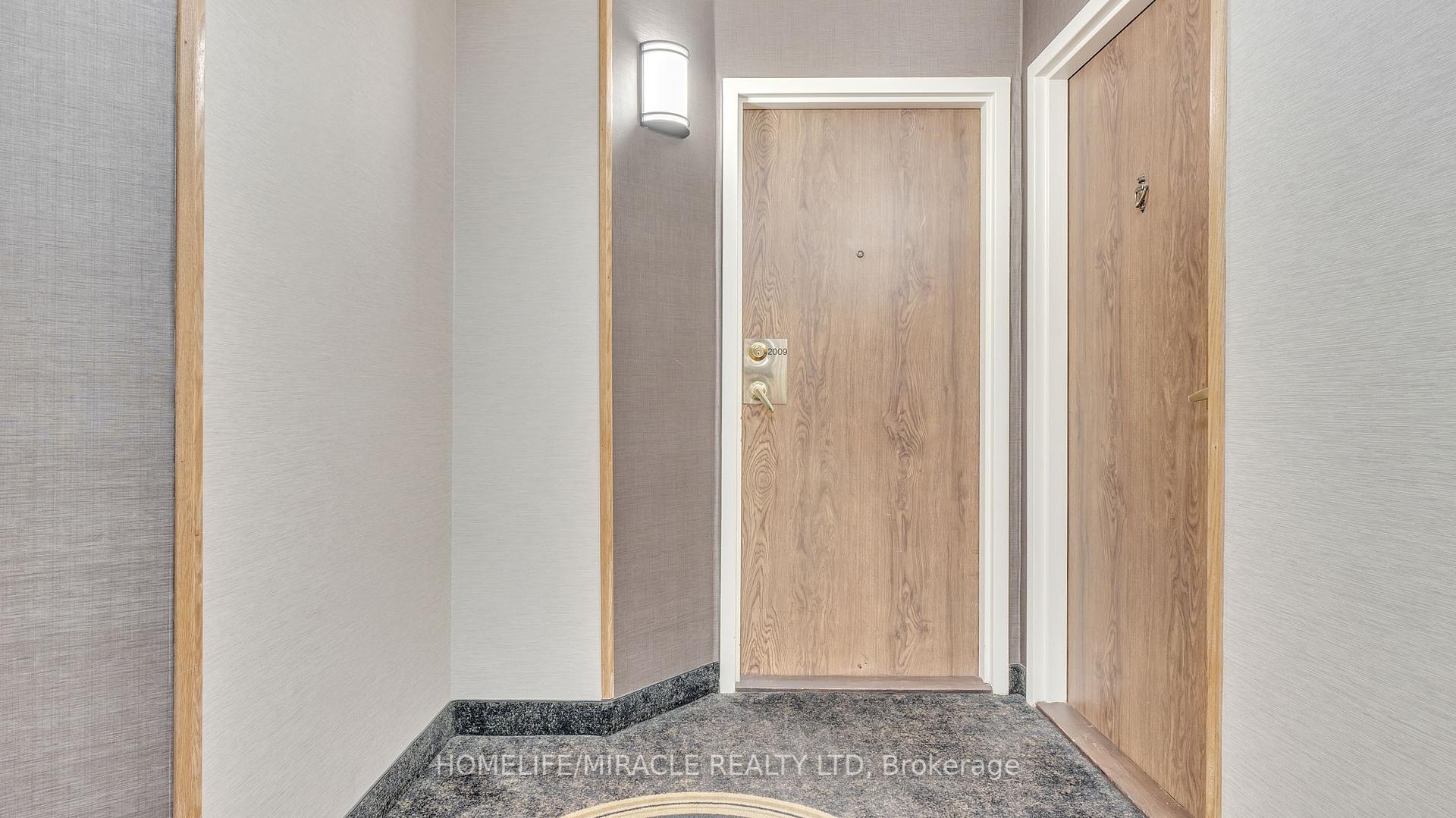3 Bedrooms Condo at 550 Webb, Mississauga For sale