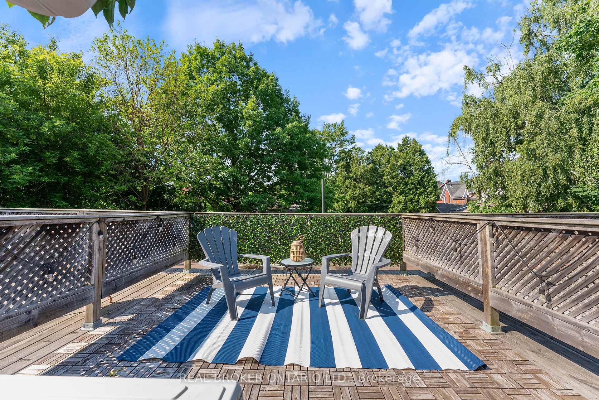 2 Bedrooms Condo at 23 Macaulay, Hamilton For sale