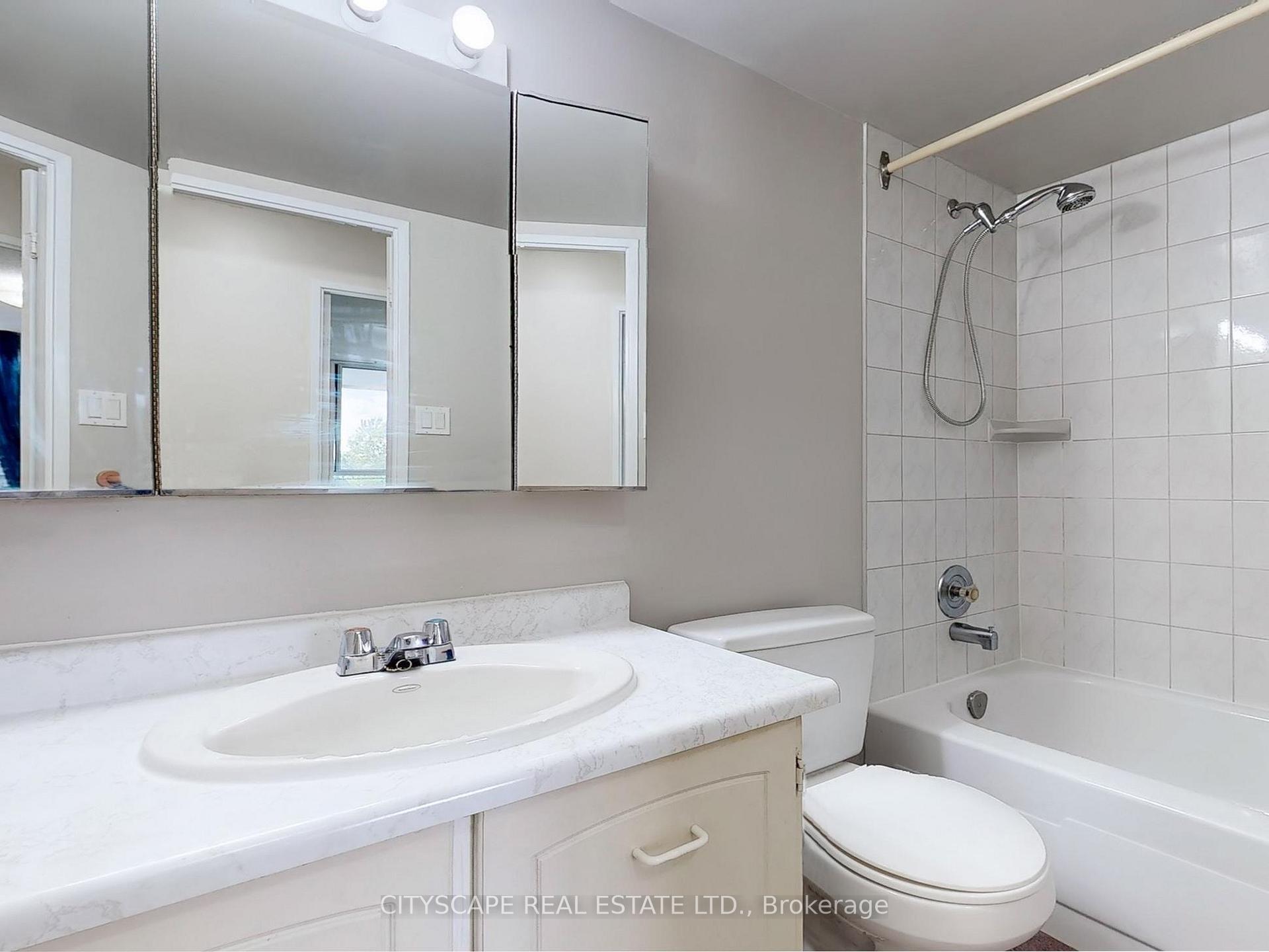 2 Bedrooms Condo at 1320 Mississauga Valley, Mississauga For sale