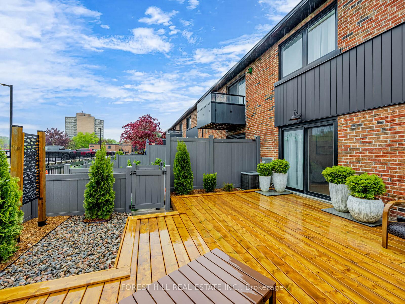 4 Bedrooms Condo at 51 Broadfield, Toronto For sale