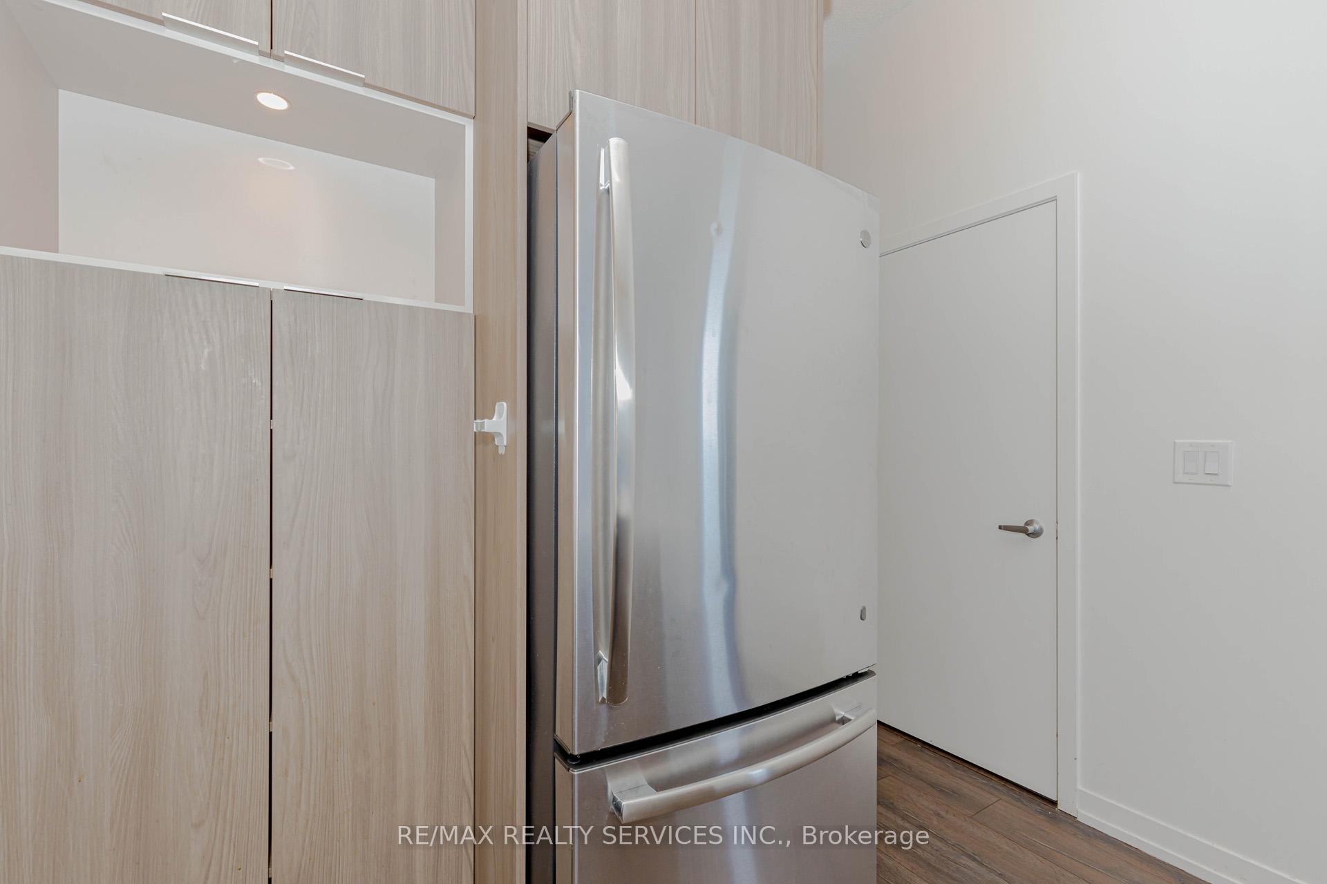 2 Bedrooms Condo at 2520 Eglington,  Mississauga For sale
