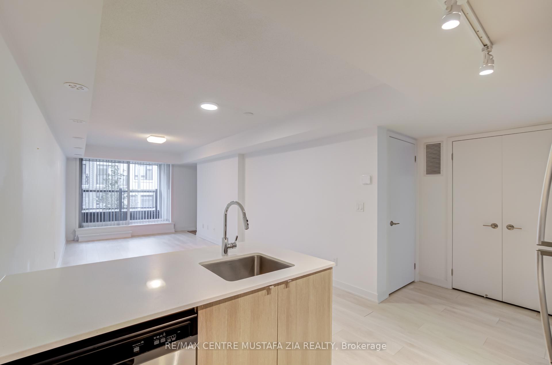 2 Bedrooms Condo at 1129 Cooke, Burlington For sale