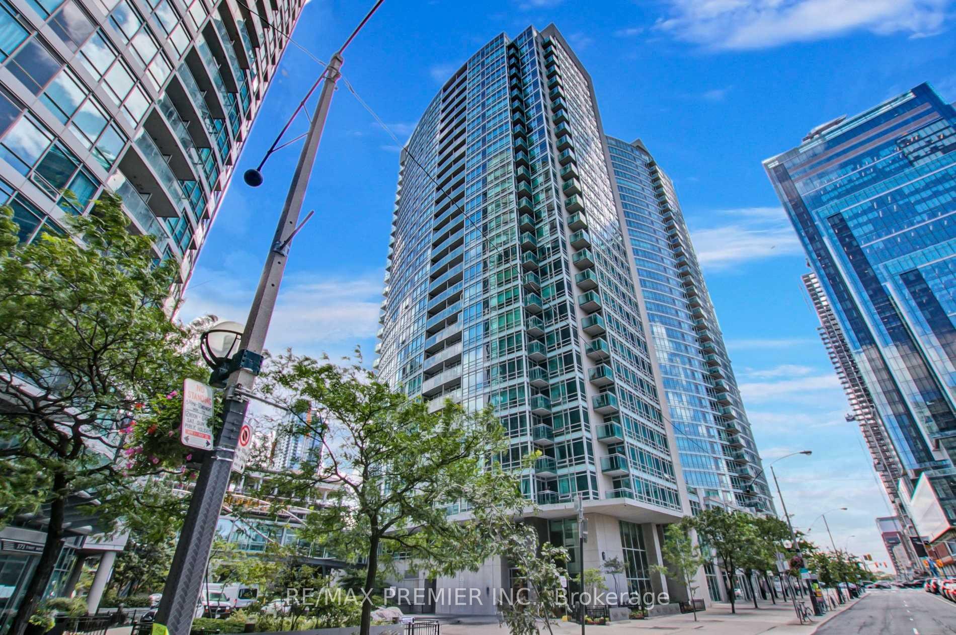 2 Bedrooms Condo at 381 Front,  Toronto For sale