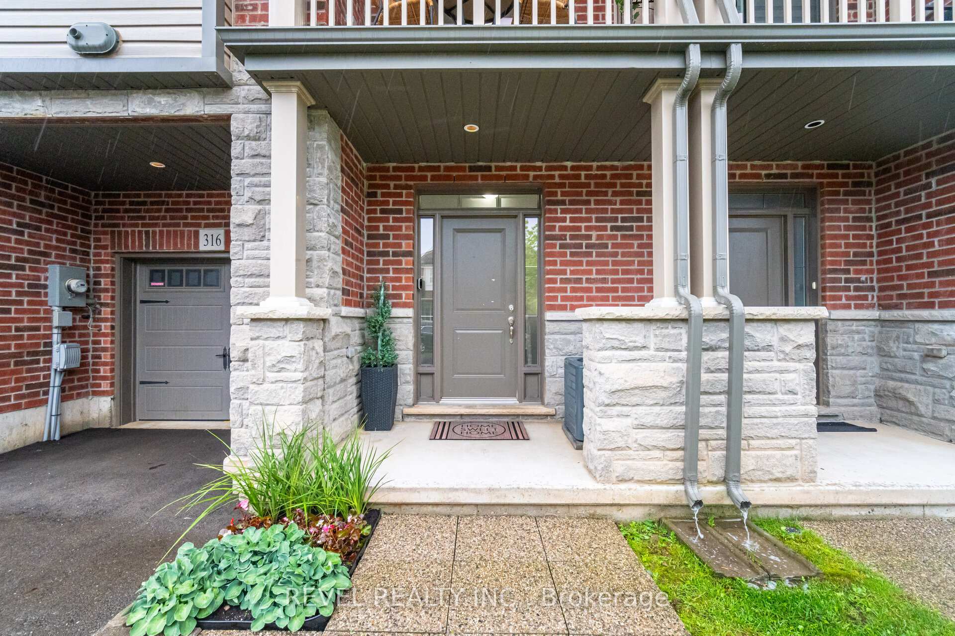 3 Bedrooms Condo at 316 Humphrey, Hamilton For sale