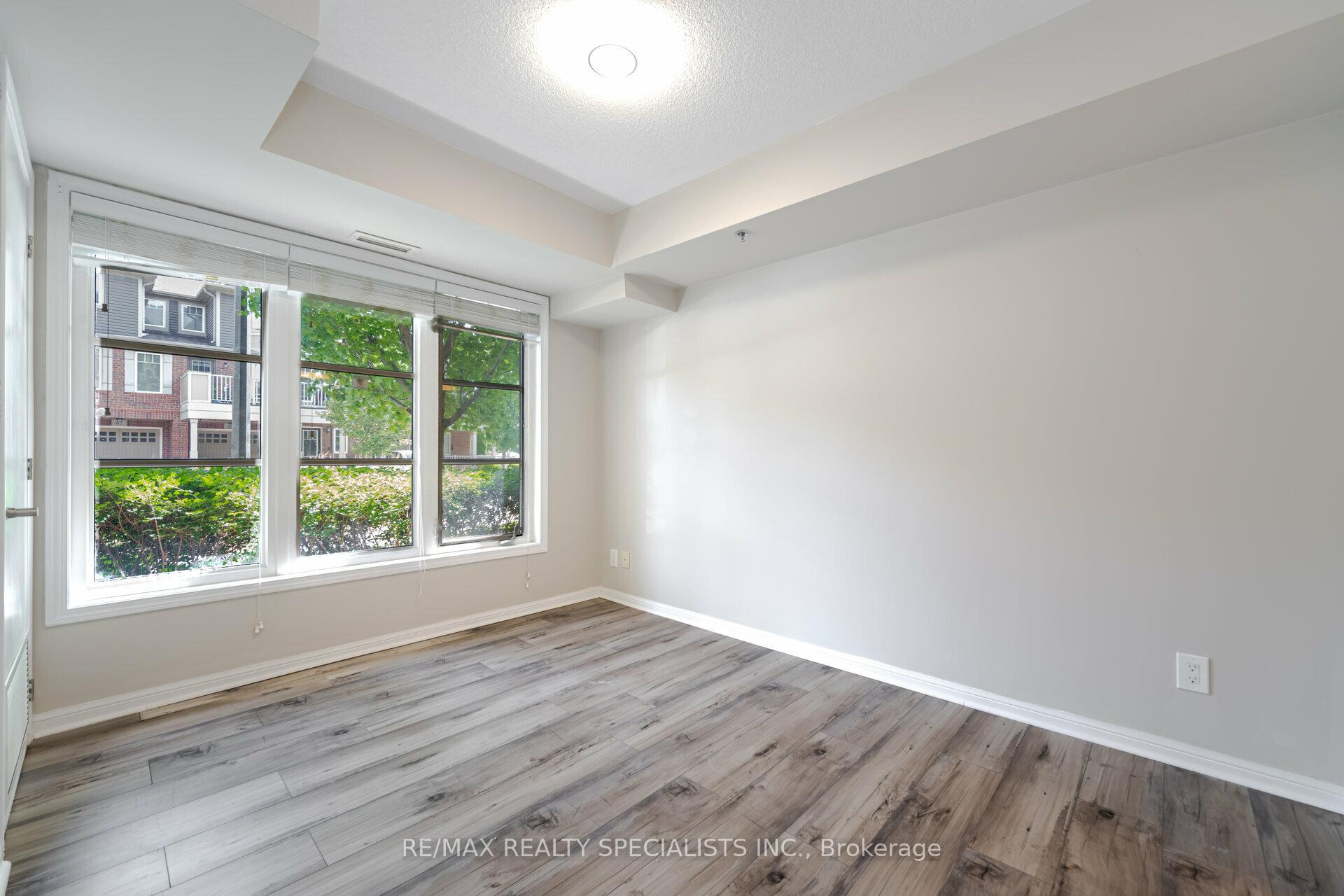 2 Bedrooms Condo at 3070 Rotary, Burlington For sale
