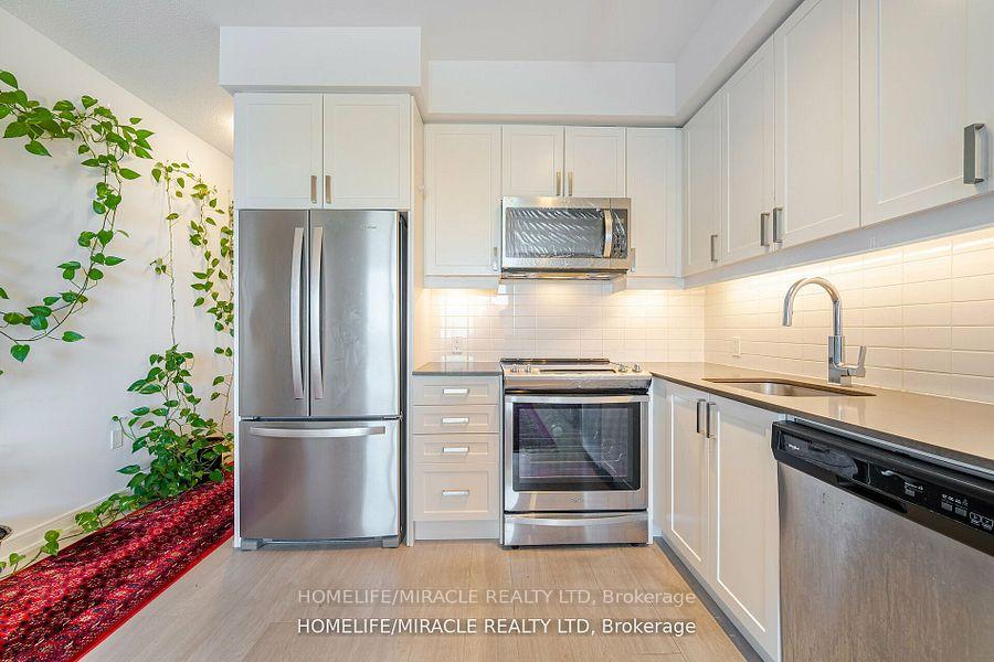 3 Bedrooms Condo at 8 Nahani, Mississauga For sale